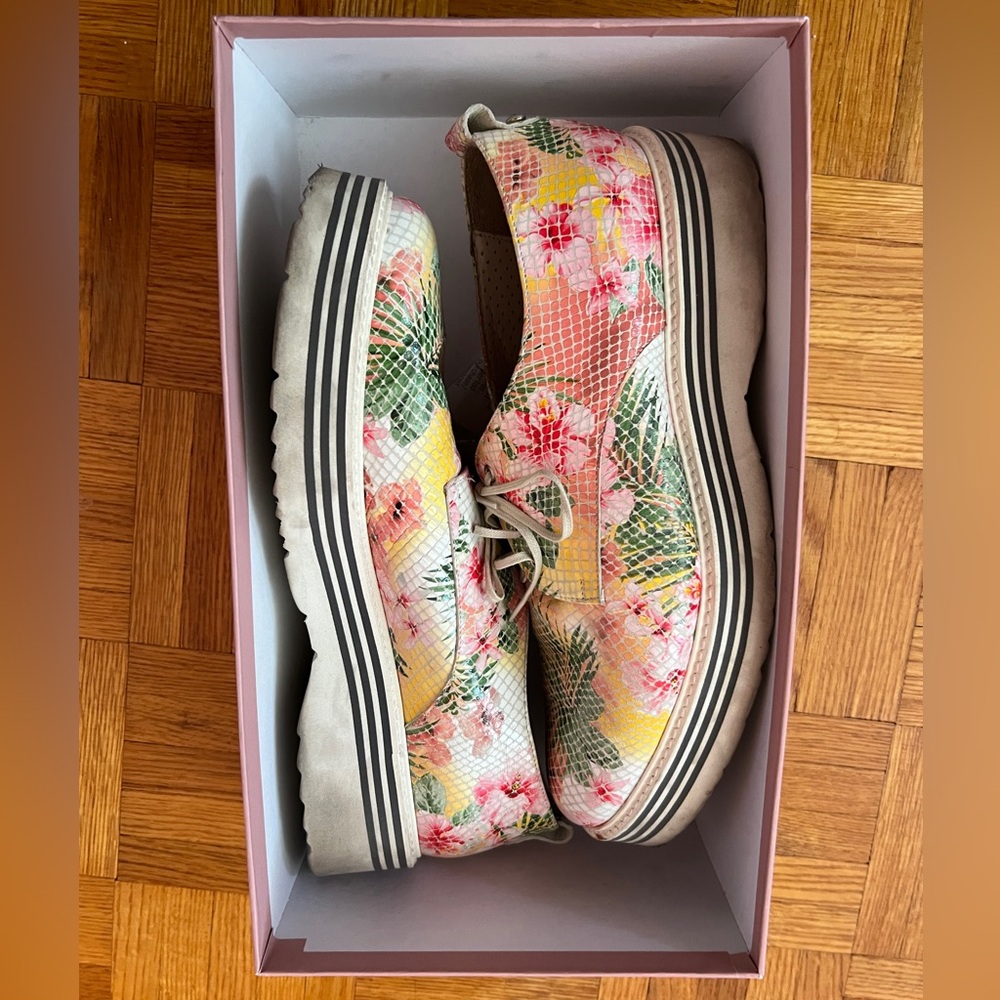 Pertini leather flower print lace up shoes
